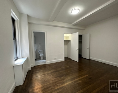 East 46 Street - Photo Thumbnail 8