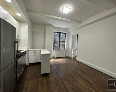 East 46 Street - Photo Thumbnail 6
