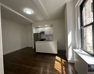 East 46 Street - Photo Thumbnail 9