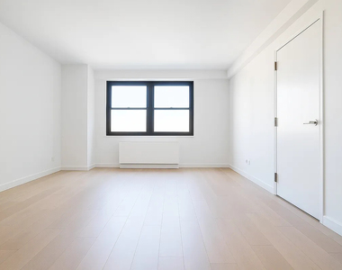 222 East 39th Street - Photo Thumbnail 3