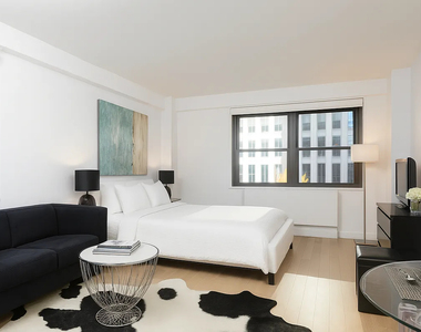 222 East 39th Street - Photo Thumbnail 4