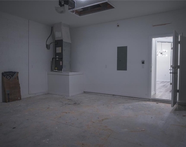 10034 N Darwin Way - Photo Thumbnail 4