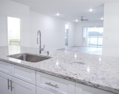 10034 N Darwin Way - Photo Thumbnail 37