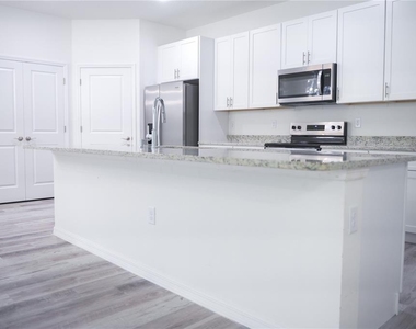 10034 N Darwin Way - Photo Thumbnail 13