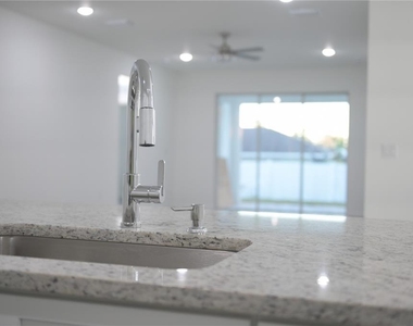 10034 N Darwin Way - Photo Thumbnail 36