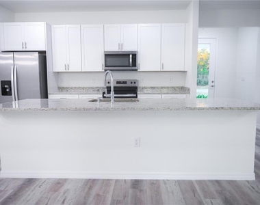 10034 N Darwin Way - Photo Thumbnail 29
