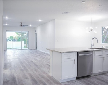 10034 N Darwin Way - Photo Thumbnail 33