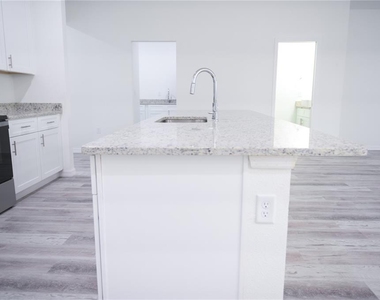 10034 N Darwin Way - Photo Thumbnail 16