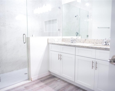 10034 N Darwin Way - Photo Thumbnail 41