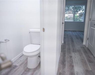 10034 N Darwin Way - Photo Thumbnail 32