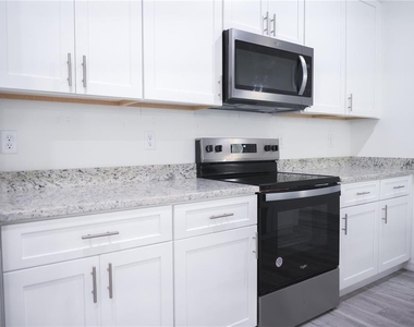 10034 N Darwin Way - Photo Thumbnail 23