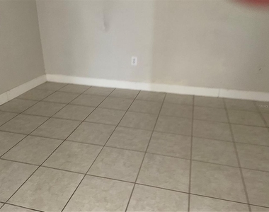 2121 Lakeview Drive - Photo Thumbnail 3
