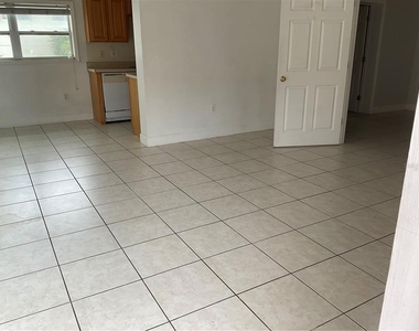 2121 Lakeview Drive - Photo Thumbnail 1