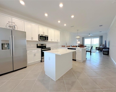 14121 Heritage Landing Boulevard - Photo Thumbnail 2
