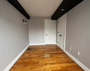 186 Lenox Road - Photo Thumbnail 4