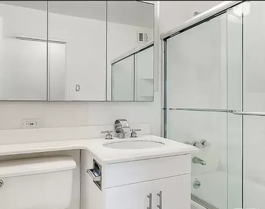 888 8th Avenue - Photo Thumbnail 3
