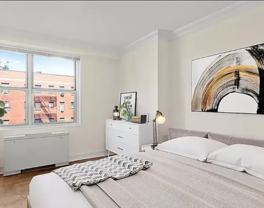 888 8th Avenue - Photo Thumbnail 1