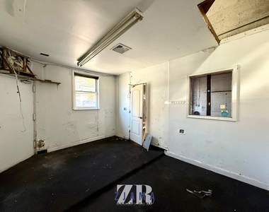 469 Troy Avenue - Photo Thumbnail 4