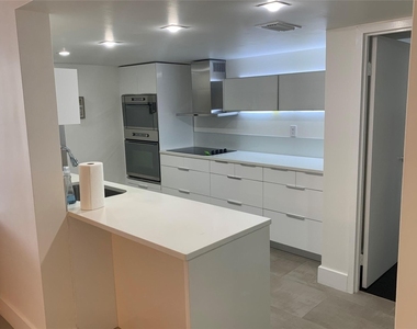 1000 Parkview Drive - Photo Thumbnail 5