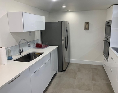 1000 Parkview Drive - Photo Thumbnail 3