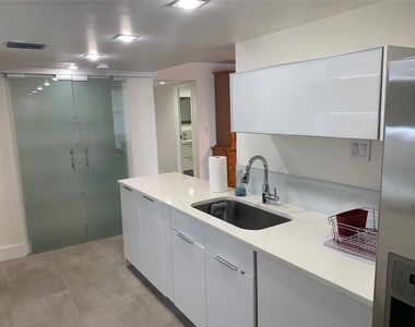1000 Parkview Drive - Photo Thumbnail 4