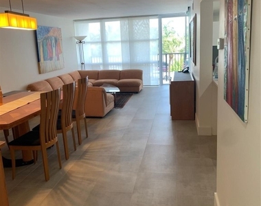 1000 Parkview Drive - Photo Thumbnail 10
