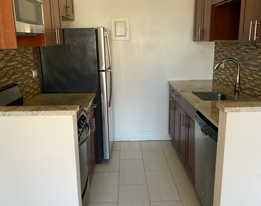 West 34th Street - Photo Thumbnail 3