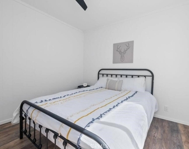 560 Edgemoor - Photo Thumbnail 4