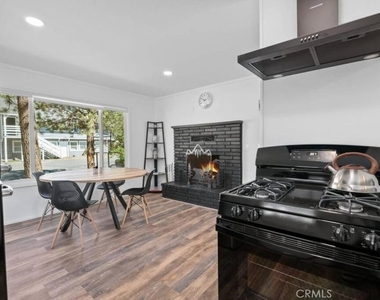 560 Edgemoor - Photo Thumbnail 7