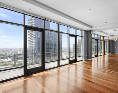 1100 S Hope Street - Photo Thumbnail 4