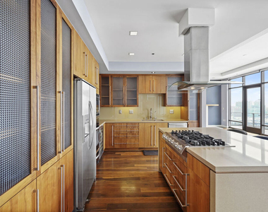 1100 S Hope Street - Photo Thumbnail 8