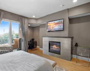 16123 W Sunset Boulevard - Photo Thumbnail 2
