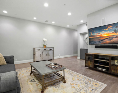16123 W Sunset Boulevard - Photo Thumbnail 8