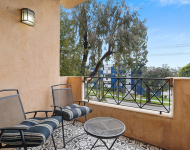 16123 W Sunset Boulevard - Photo Thumbnail 4