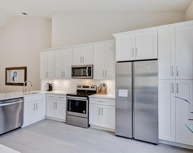 802 Sabal Palm Lane - Photo Thumbnail 8