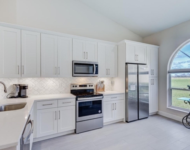 802 Sabal Palm Lane - Photo Thumbnail 7