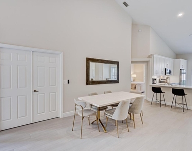 802 Sabal Palm Lane - Photo Thumbnail 3