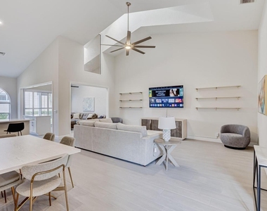 802 Sabal Palm Lane - Photo Thumbnail 2