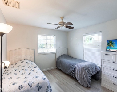 1912 Sheffield Avenue - Photo Thumbnail 21