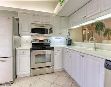 2462 Hidden Lake Drive - Photo Thumbnail 12