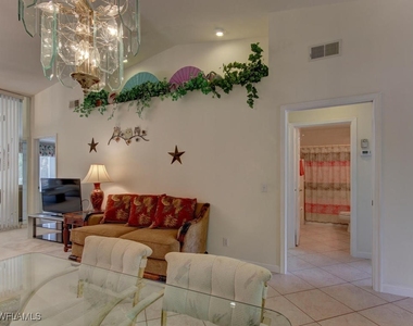2462 Hidden Lake Drive - Photo Thumbnail 6