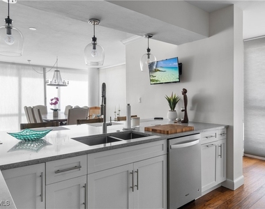 4031 Gulf Shore Boulevard N - Photo Thumbnail 9