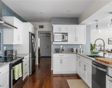 4031 Gulf Shore Boulevard N - Photo Thumbnail 7