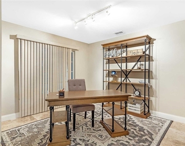 1026 Se 30th Street - Photo Thumbnail 8