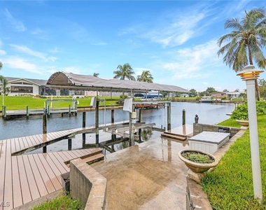 1026 Se 30th Street - Photo Thumbnail 2