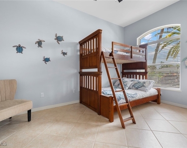 1811 Se 37th Terrace - Photo Thumbnail 16