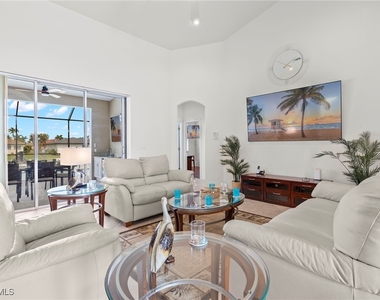 1811 Se 37th Terrace - Photo Thumbnail 4