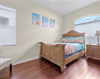 1811 Se 37th Terrace - Photo Thumbnail 13