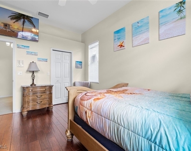 1811 Se 37th Terrace - Photo Thumbnail 12