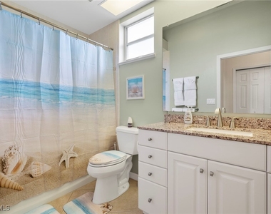 1811 Se 37th Terrace - Photo Thumbnail 18
